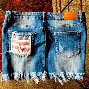 Jean Rue21 Stretch MiniSkirt with AMERICAN FLAG on left rear pocket size 9/10